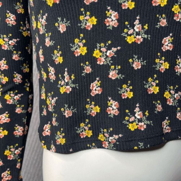 White Fawn Tillys Tee Shirt Black Floral Long Sleeve Cropped Stretch Juniors Med - Picture 9 of 9